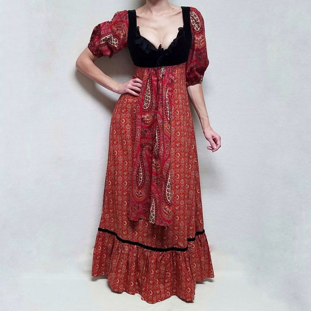 𝅺RARE Vintage 1970s Rags Red Paisley Velvet Cottagecore Victorian Prairie Dress - Picture 2 of 16